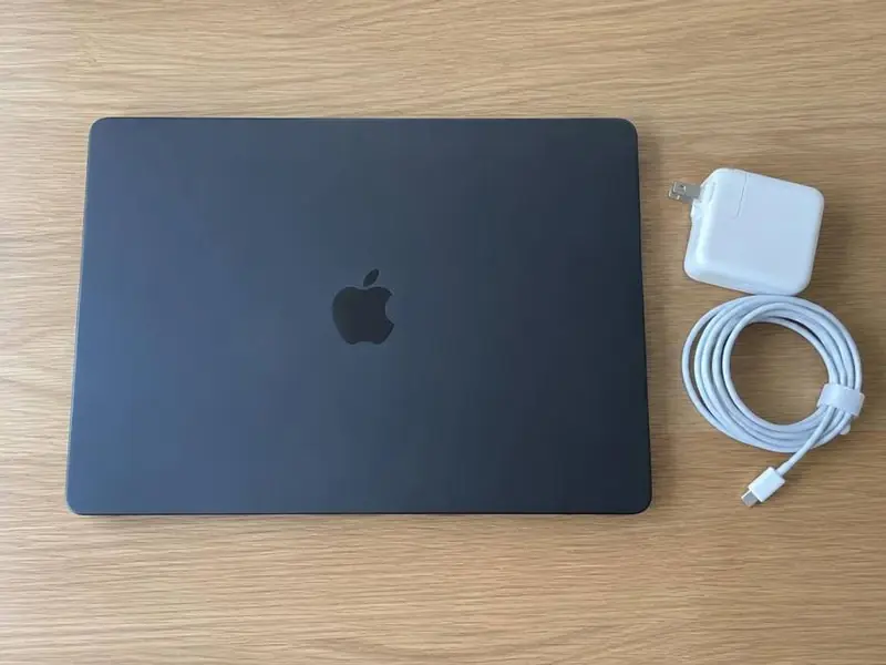 MacBook Air M2 13" 16GB / 512GB Starlight